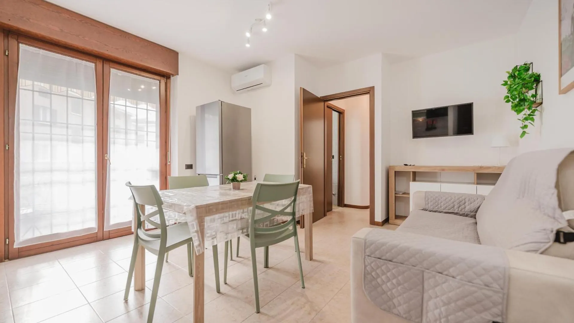Rife House - 10 Min Da Verona Fiera & Wi-Fi 0*,  Italy